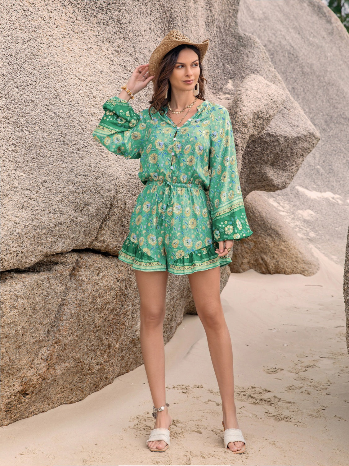 Mono estampado con volantes y mangas farol