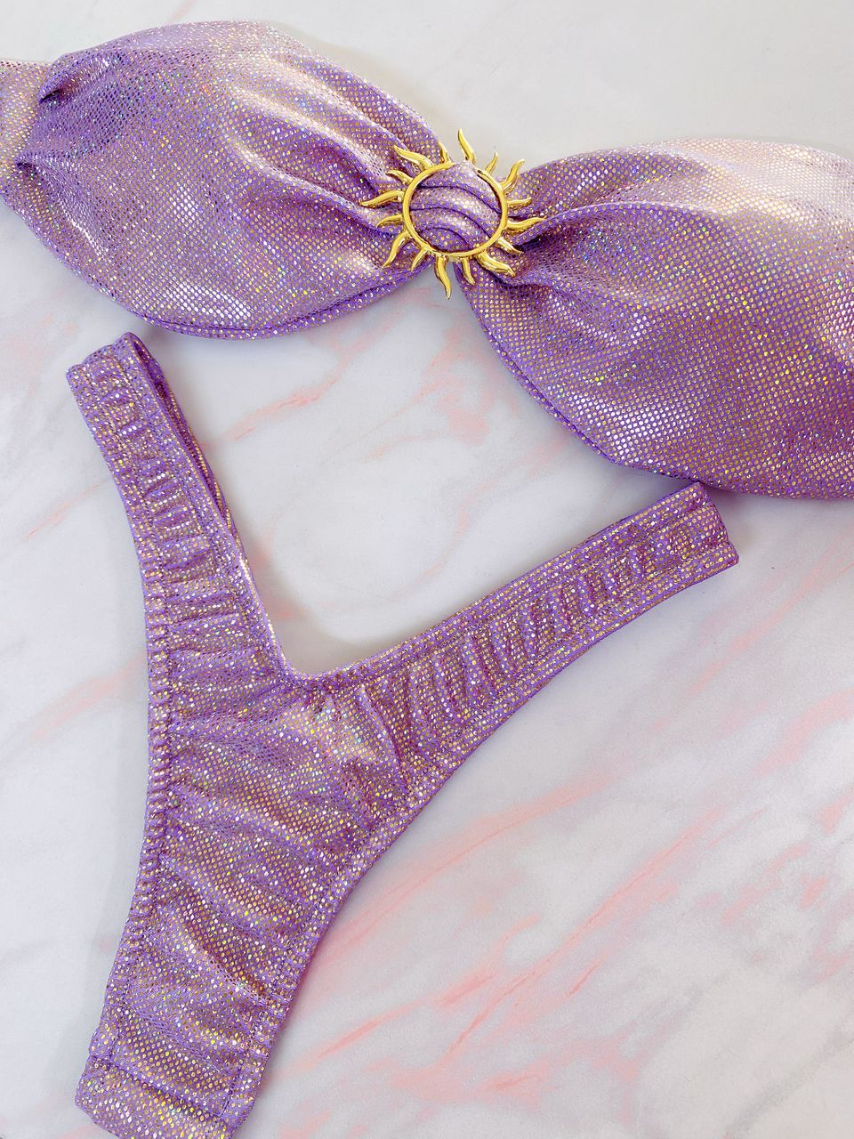 Strapless con tanga con corte en V