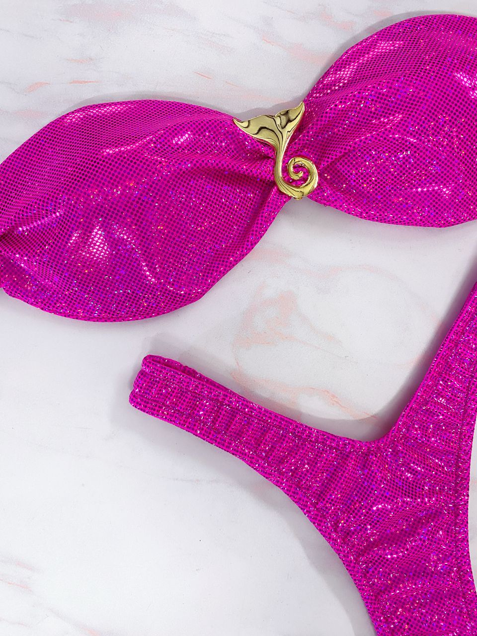 Strapless con tanga con corte en V