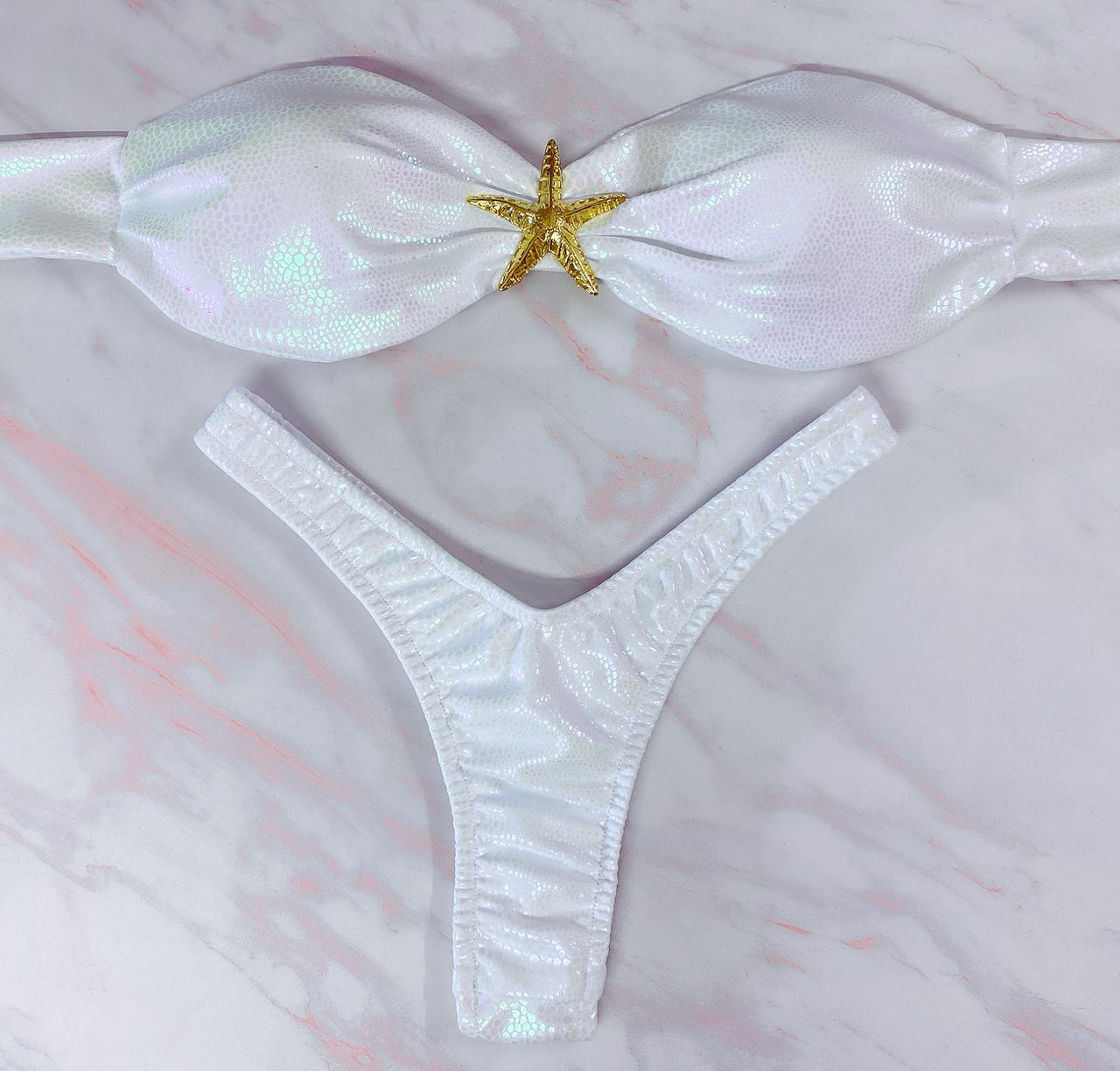 Strapless con tanga con corte en V